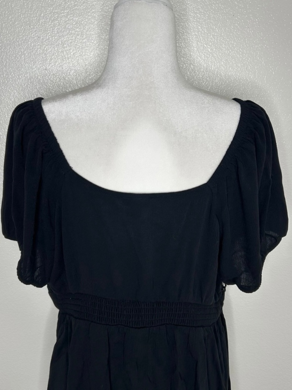 Torrid Womens Black Crochet Short Sleeve Smocked Top Plus Size 1/ 1X EUC - Picture 6 of 9